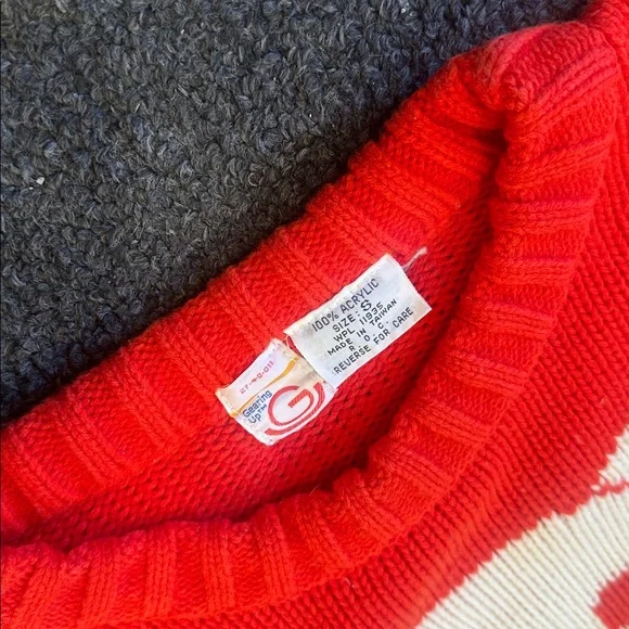 Vintage 80s 90s Red Knit Crewneck Teddy Bear Print Pullover Sweater Size Small - Picture 8 of 8